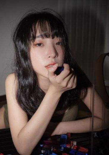 一个女