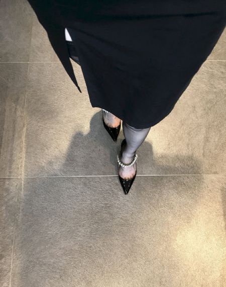 溪边春色